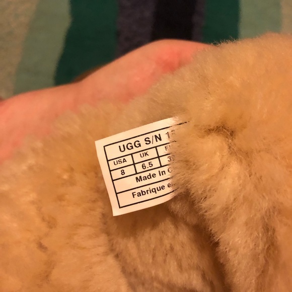 Size 8 bailey button uggs - Picture 3 of 4